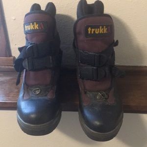 Trukke winter boot size 9